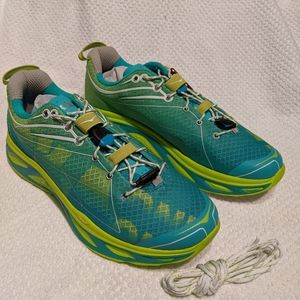Hoka One One Huaka sz9.5 NIB w/xtra laces $65